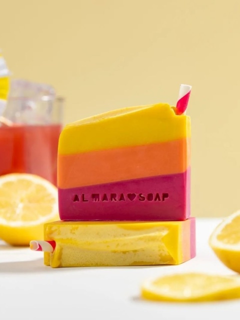 Lemonada, limitowane mydło o zapachu lemoniady 100 g – Almarasoap, kolorowe tło Lemonada, limitowane mydło o zapachu lemoniady 100 g – Almarasoap, kolorowe tło