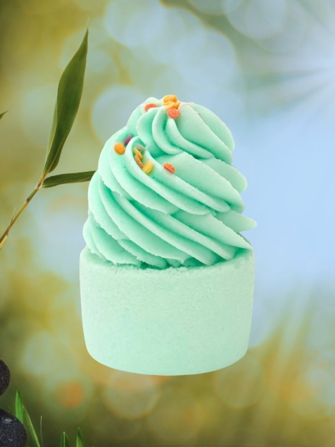Mufinka do kąpieli Thailand Forest 170 g na tle zielono błękitnym– Stara Mydlarnia Mufinka do kąpieli Thailand Forest 170 g na tle zielono błękitnym– Stara Mydlarnia