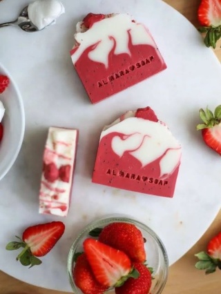 Mydło Strawberry & Cream mydło o zapachu truskawek100 g – Almarasoap