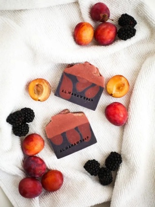 Mydło ręcznie robione o aromacie wiśni i nugatu Cherry Nougat 100 g edycja limitowana 100 g – Almara Soap