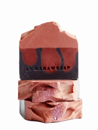 Mydło ręcznie robione o aromacie wiśni i nugatu Cherry Nougat 100 g edycja limitowana 100 g – Almara Soap