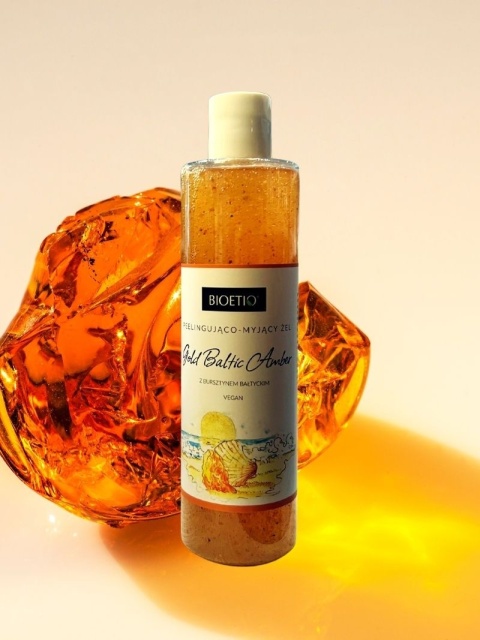 Bioetiq - Żel pod prysznic peelingująco-nawilżający Gold Baltic Amber 300 ml Bioetiq - Żel pod prysznic peelingująco-nawilżający Gold Baltic Amber 300 ml