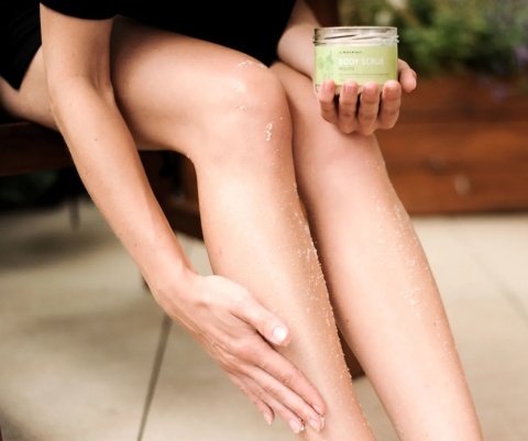 Mojito Body Scrub 180 g – Alara Soap, peeling w użyciu