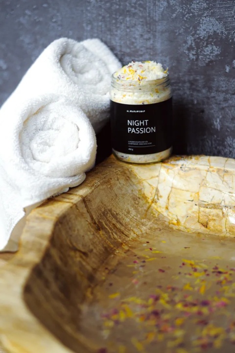 Sól do kąpieli Night Passion 450 g - aranżacja