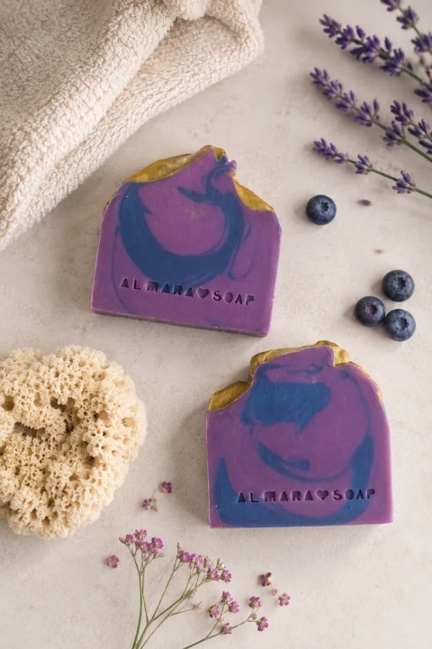 Designerskie ręcznie robione mydło o intensywnym zapachu owoców leśnych Blackberry 100 g – Almara Soap